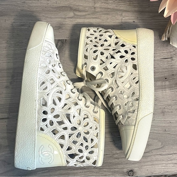 Authentic CHANEL White Camellia laser cut sneakers - Picture 9 of 16